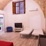 Arco House